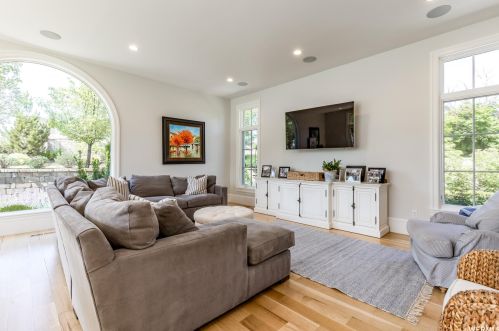 1918 Siesta Dr, Sandy UT 84093-6139 exterior