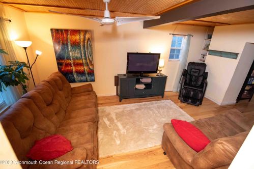 61 Lakeview Dr, Jackson Twp NJ 08527-2701 exterior