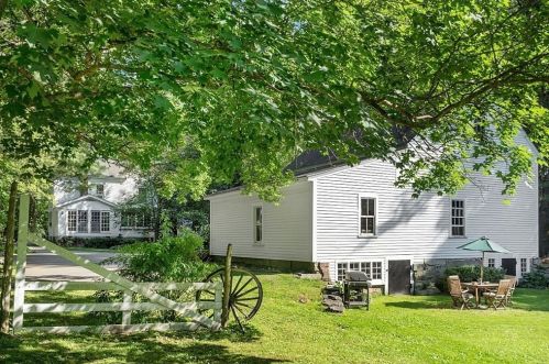 438 Main St, Acton MA  01720-3810 exterior