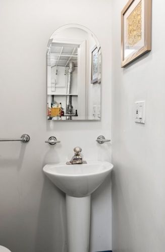 21 Cross Hl Rd, Newton MA 02459-3119 exterior