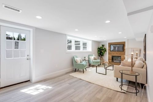 405 Main St, Lynnfield MA 01940-2559 exterior