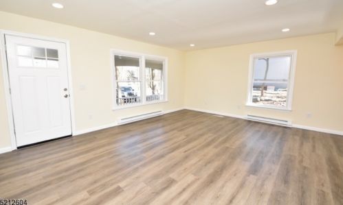 8 Evergreen Rd, Wantage NJ  exterior