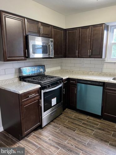 16 Maynard Dr, Erial NJ  08081-2306 exterior