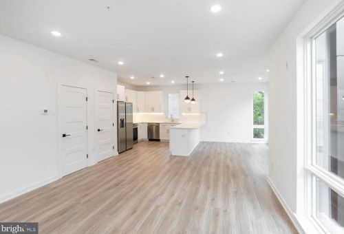 719 16 St, Philadelphia PA 19130-2924 exterior