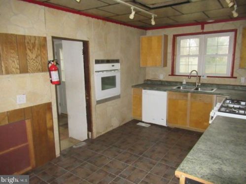 124 Edith Ave, West Deptford NJ 08096-3521 exterior