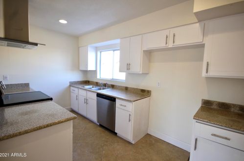 2007 56 Ave, Phoenix AZ 85031-2514 exterior