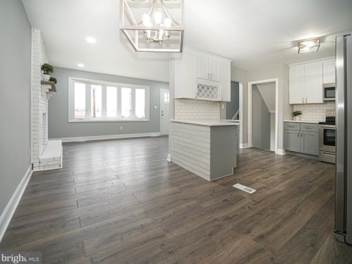 145 Crown Point Rd, West Deptford NJ  08093-1131 exterior