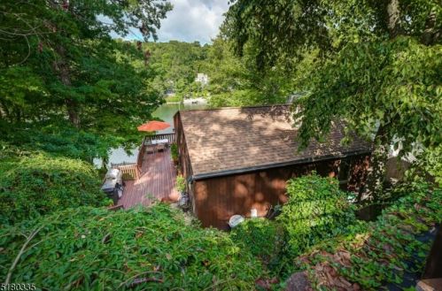 377 Skyline Lk Dr, Skyline Lakes NJ 07456-1953 exterior