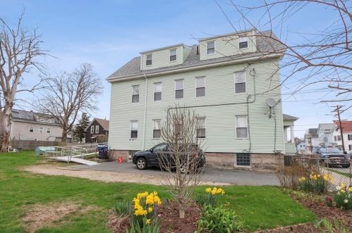 123 Locust St, New Bedford MA 02740-4506 exterior