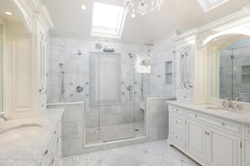 21 Vista Dr, Little Silver NJ  07739-1611 exterior