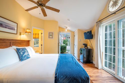 407 Old Harbor Rd, Chatham MA 02633-2375 exterior