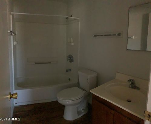 1739 Behrend Dr, Phoenix AZ 85050-7922 exterior