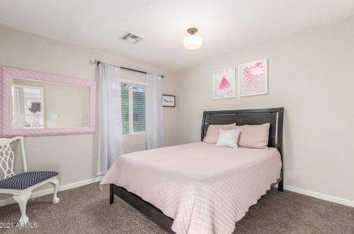 1406 Clarendon Ave, Phoenix AZ 85018-5524 exterior