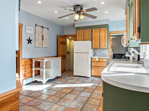 27 Anawan St, Taunton MA 02780-2952 exterior