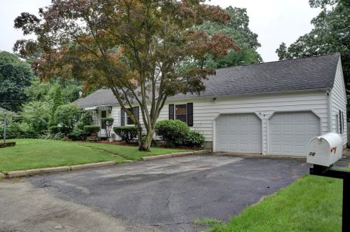 18 John St, Shrewsbury, MA 01545-4207