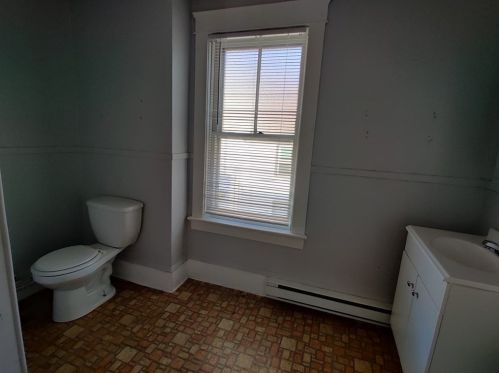 53 Almy St, Fall River MA 02720-2711 exterior