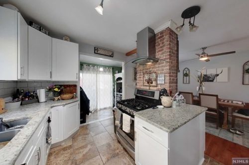 264 Davis Ave, Kearny NJ 07032-3402 exterior