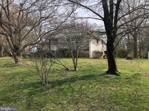 1929 Little Dr, West Deptford, NJ 08096-5648