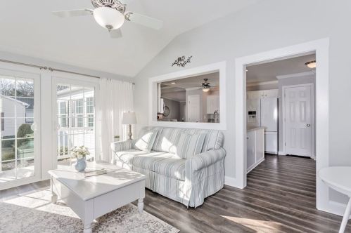 72 Brookstone Dr, East Bridgewater MA 02324-2633 exterior