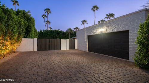 5851 Sharon Dr, Scottsdale AZ  85254-3725 exterior