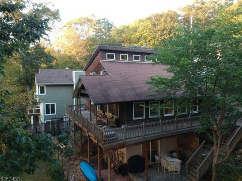 125 Upper Lakeview Ave, Skyline Lakes NJ  07456-2831 exterior