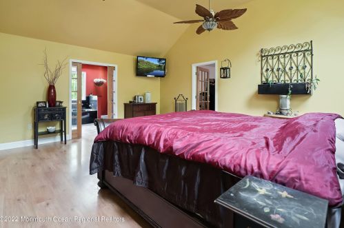 335 Veterans Hwy, Jackson Twp NJ 08527-2832 exterior