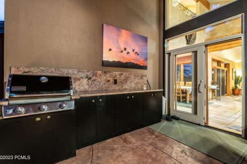 2068 Mahre Dr, Park City UT 84098-8508 exterior