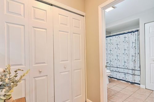 42 Raymond St, Fall River MA 02723-2823 exterior