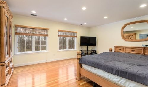 208 Vly Rd, Needham MA 02492-4720 exterior