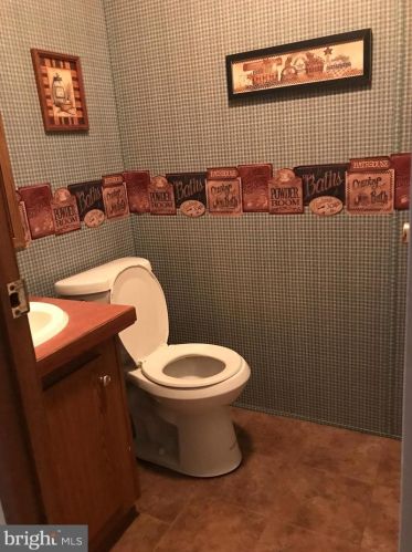 161 Robin Dr, West Deptford NJ 08066-3003 exterior