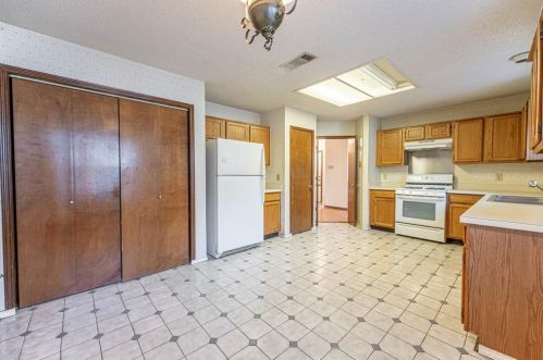 4829 Crestpoint Ln, Garland TX exterior