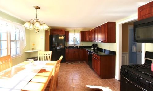 1 Main St, Groveland MA 01834-1415 exterior