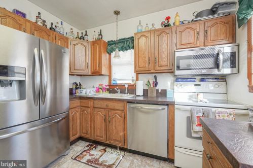 523 Lincoln Ave, West Deptford NJ 08066-1136 exterior