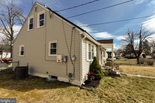 1102 Cumberland Ave, West Deptford NJ  08096-3041 exterior