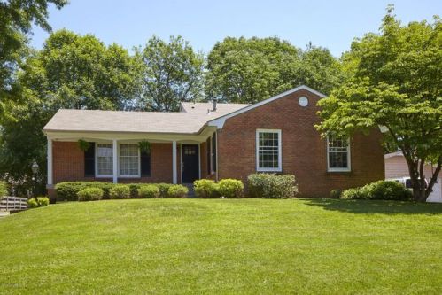 8322 Huntsman Trl, Louisville, KY 40291-2562
