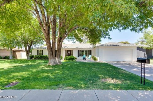 202 Echo Ln, Phoenix, AZ 85020-3572