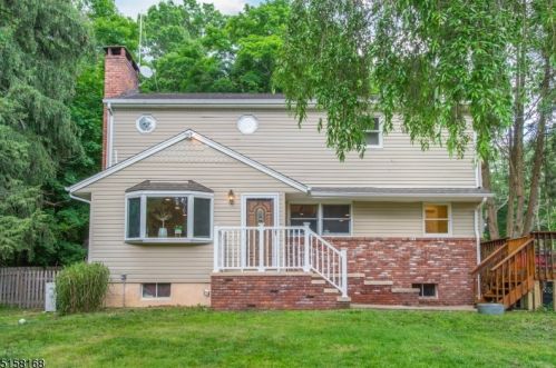 440 Stonetown Rd, Skyline Lakes NJ  07456-1200 exterior