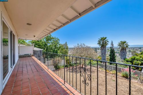 1973 Placer Dr, San Leandro CA  94578-1336 exterior