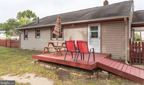 100 Holly Dr, West Deptford NJ 08096-3320 exterior