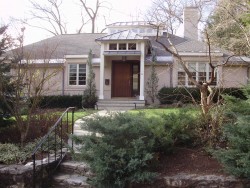 10 Gray Cliff Rd, Newton, MA 02459-2017