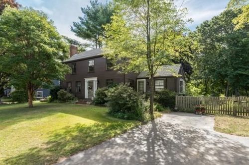 8 Maple Ter, Newbury, MA 01951-1107