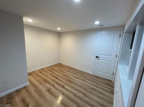 46 Edgewood Rd, Skyline Lakes NJ 07456-1911 exterior