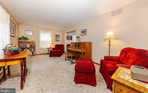 34 Pelham Dr, West Deptford NJ 08051-1736 exterior