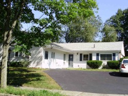 33 Maynard St, Newton, MA 02465-1343