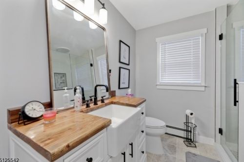 13 Fairview Dr, East Hanover NJ  07936-3506 exterior