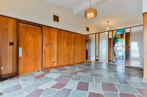 142 Crabtree Rd, Quincy MA 02171-1250 exterior