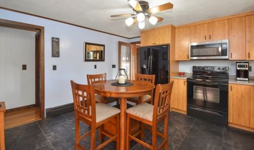 118 Sylvia St, New Bedford MA 02745-6136 exterior