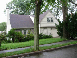 33 Hickory Cliff Rd, Newton, MA 02464-1208