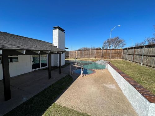 3213 Overglen Dr, Garland, TX 75043-6129