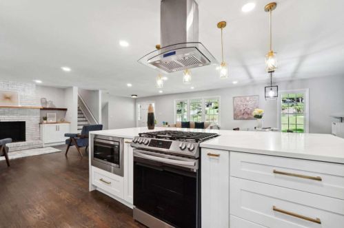 2022 Deren Way, Atlanta GA  30345-3710 exterior